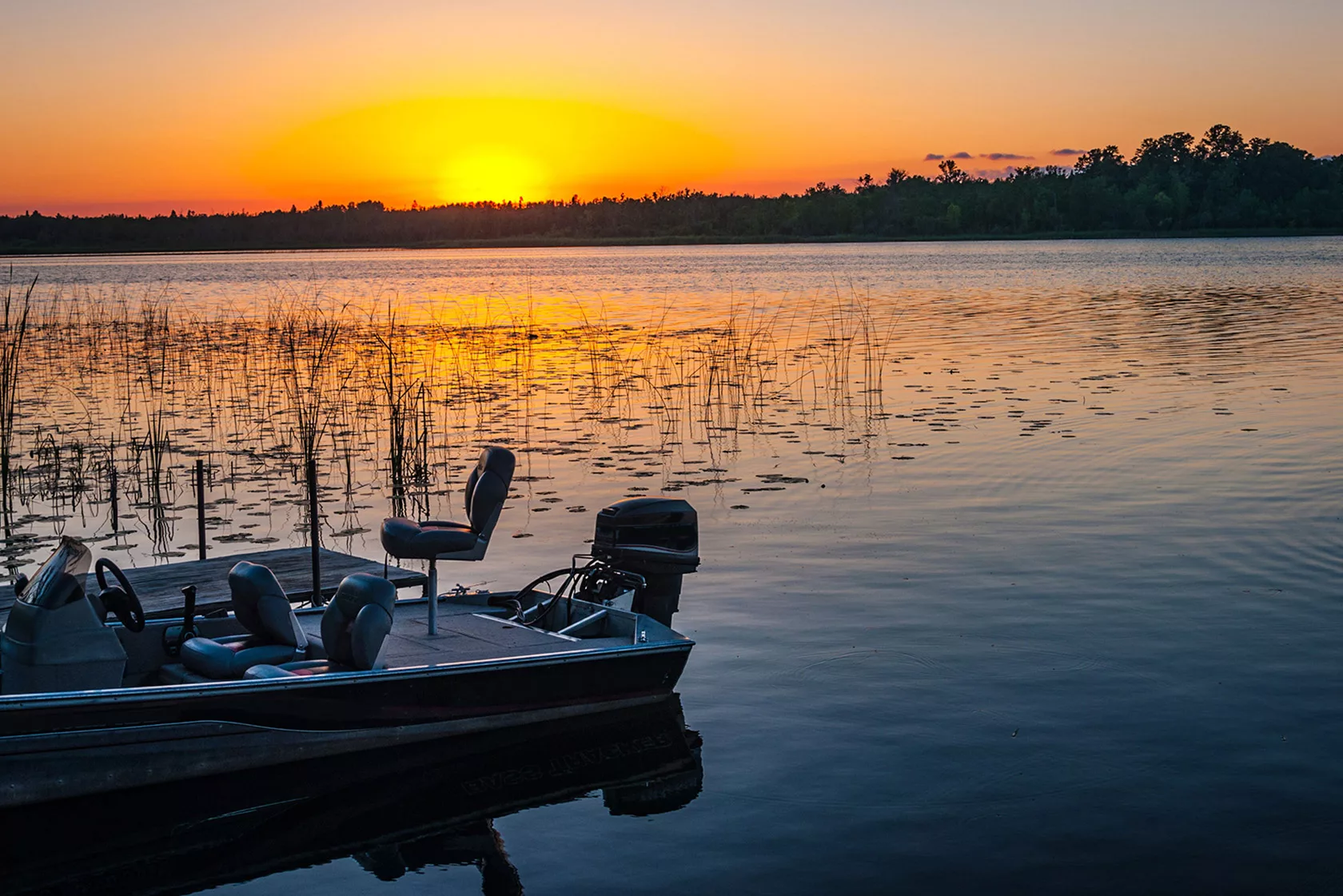 bass-fishing-in-the-morning